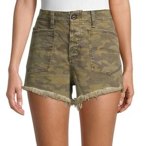 We The Free Free People Camo Cut Off Fringe Denim Shorts Wmn's Size 30 CRVY